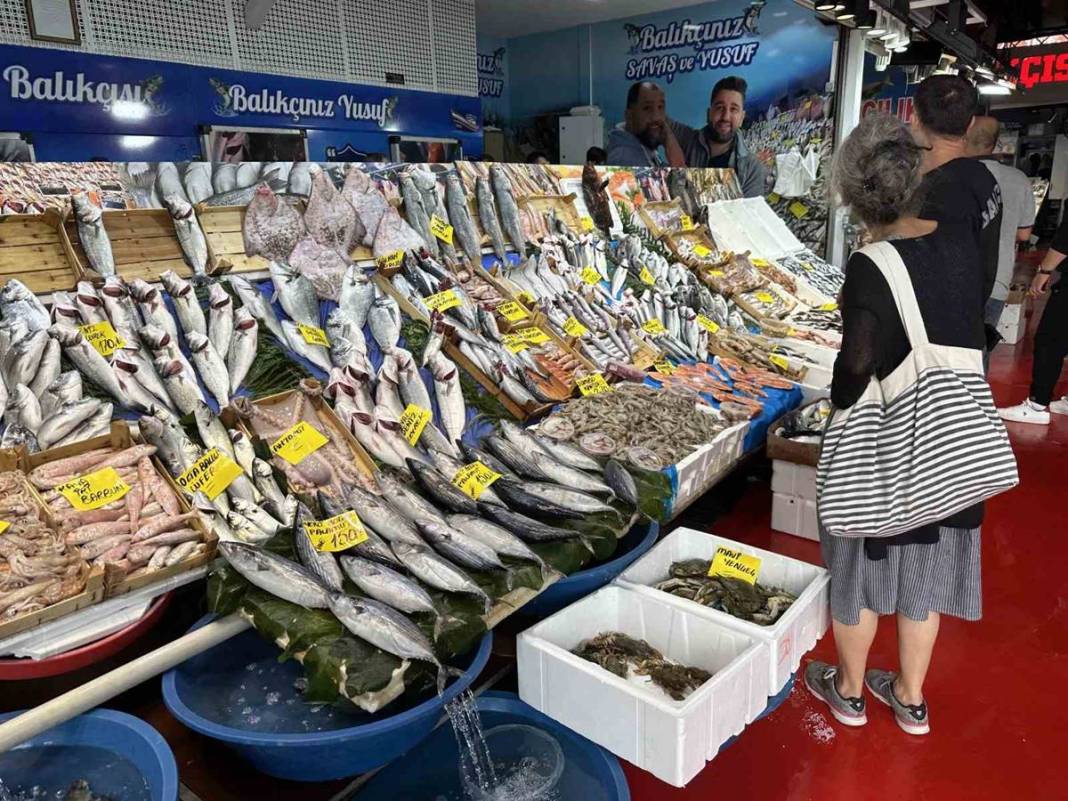 Tezgahların en ucuzu hamsi bile alev alev cep yakıyor! Bir günde yüzde 75 zamlandı, çarşıya giden vatandaş eli boş döndü 29